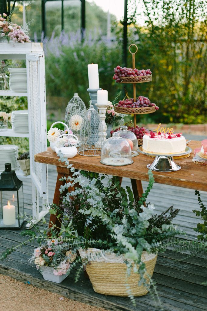Mesa de postres pasteles boda